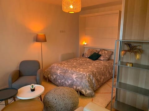 Bed, Living room