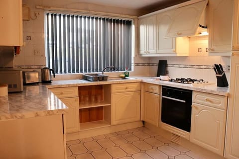 Kitchen or kitchenette, minibar, pet friendly, stove, toaster
