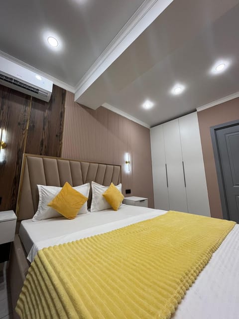 Bed, Living room, Bedroom, wardrobe
