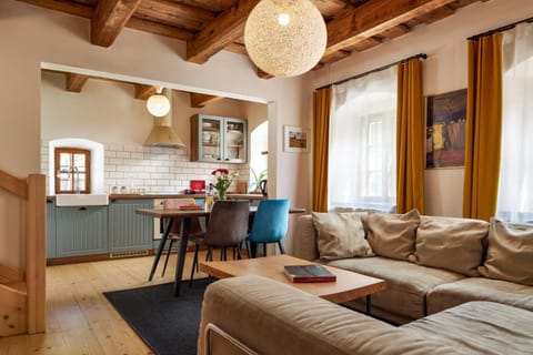 Kitchen or kitchenette, Living room, Seating area, Dining area