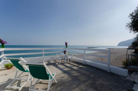 View (from property/room), Balcony/Terrace, Beach, Sea view, sunbed
