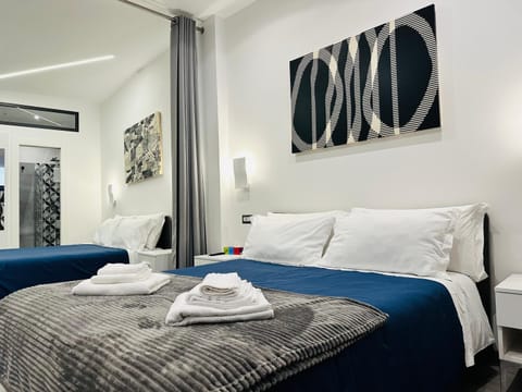 Bed, Photo of the whole room, towels