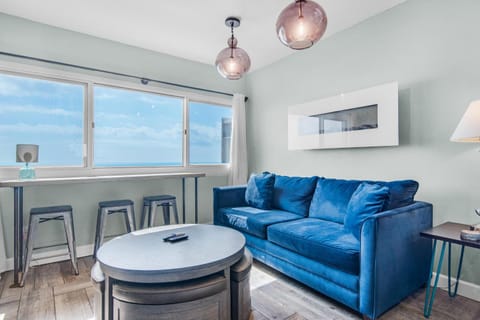 Pinnacle Port A-910 House in Sunnyside