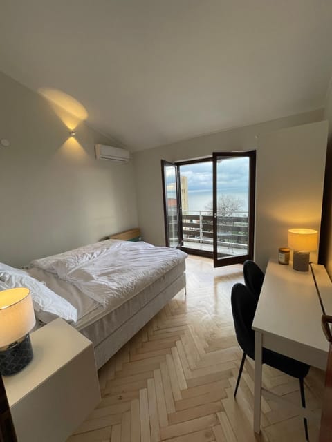 View (from property/room), Balcony/Terrace, Bedroom