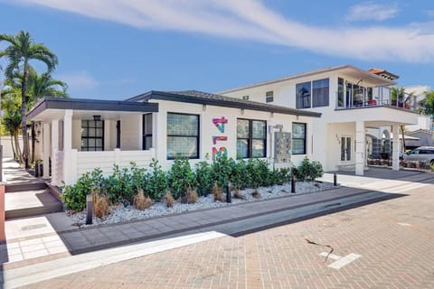 Hollywood Apartments Host by BeeNomad Apartment in Hollywood Beach