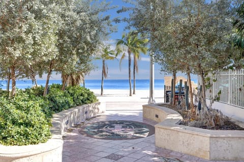 Hollywood Apartments Host by BeeNomad Apartment in Hollywood Beach