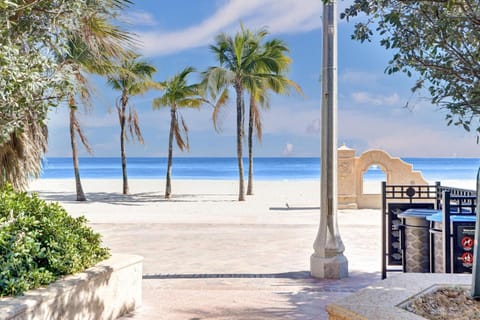 Hollywood Apartments Host by BeeNomad Apartment in Hollywood Beach