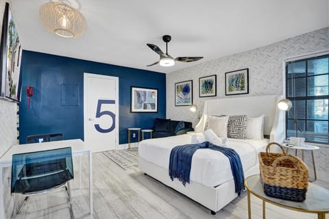 Hollywood Apartments Host by BeeNomad Apartment in Hollywood Beach