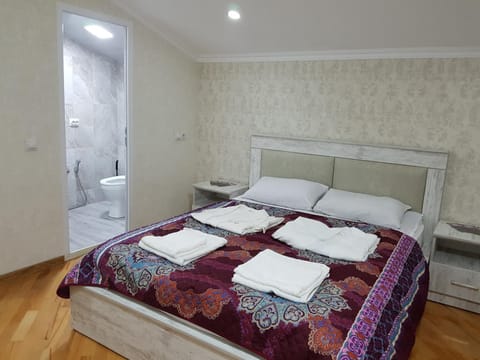 Bed, Photo of the whole room, Bedroom, towels