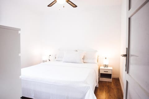 Bed, Photo of the whole room, Bedroom, fireplace