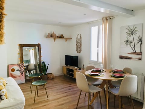 Living room, Dining area