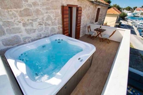 Luxury stone house Amfora Apartment in Šibenik-Knin County, Croatia