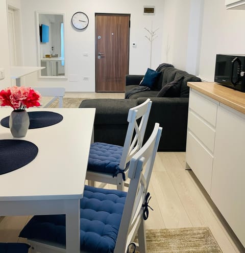 Kitchen or kitchenette, Living room, Seating area, Dining area, minibar
