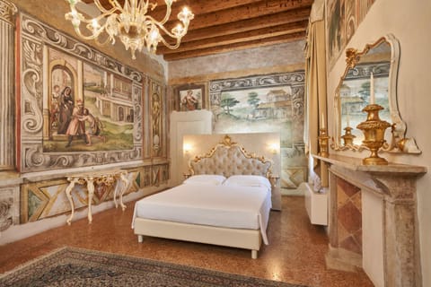 Bed, Photo of the whole room, Decorative detail, Bedroom