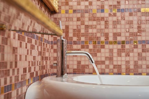 Bathroom, Decorative detail