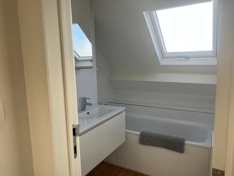 Bathroom, Bath, towels