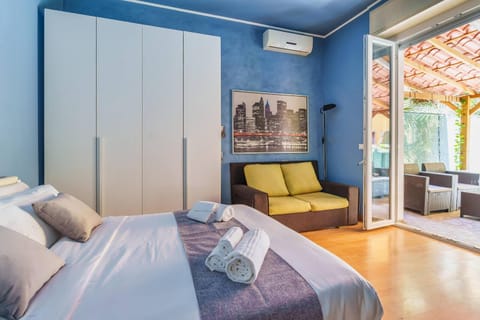 Bed, Photo of the whole room, Bedroom, towels, air conditioner
