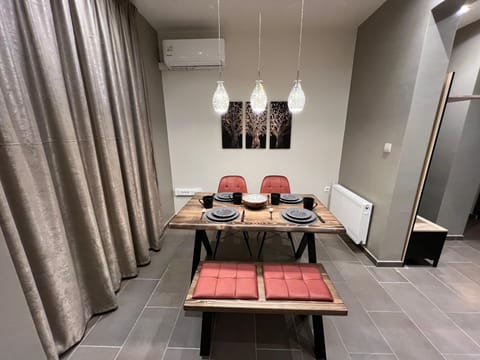 Seating area, internet, air conditioner