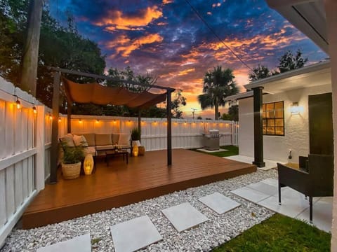 * NEW* The Bungalow Jupiter! - Moremoments Rentals House in Tequesta