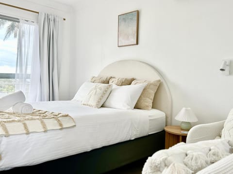 Bed, Sea view