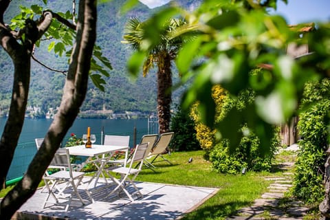 Garden, Garden, Balcony/Terrace, Dining area, Garden view, Lake view