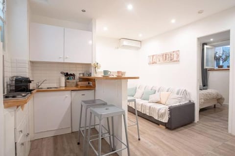 Kitchen or kitchenette, Living room