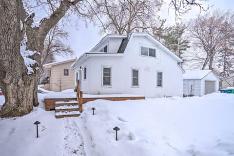 Families with Pets! Home 8 Mi to Dtwn Minneapolis House in Golden Valley