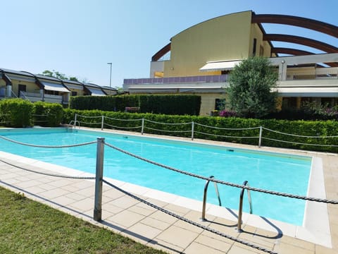 Property building, Day, Pool view, Swimming pool, Swimming pool