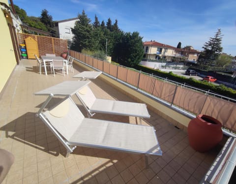 Balcony/Terrace, sunbed