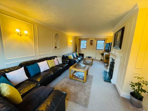 Communal lounge/ TV room, Seating area, Evening entertainment