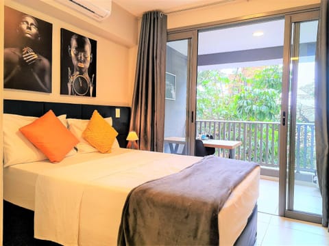 Bed, View (from property/room), Balcony/Terrace, Living room, Photo of the whole room, Bedroom