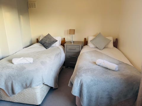 St Ives, King Bed Cosy home, parking, fast Wi Fi House in South Cambridgeshire District