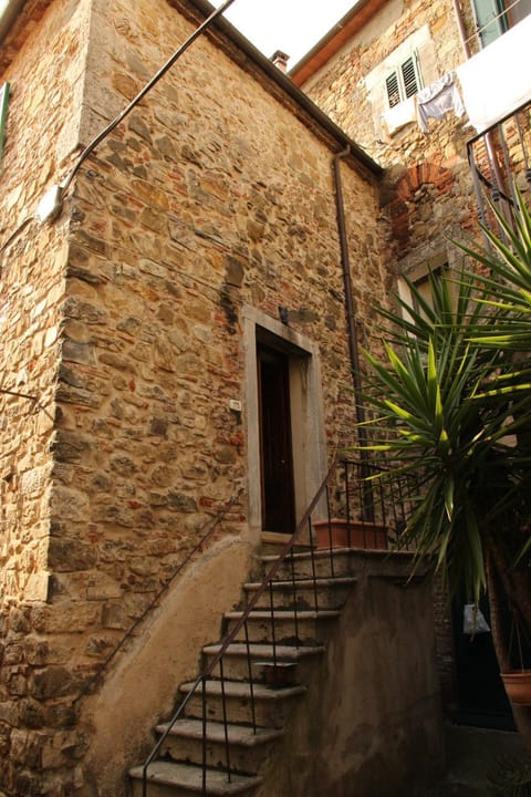 Trilocale nel centro storico Apartment in Montemerano