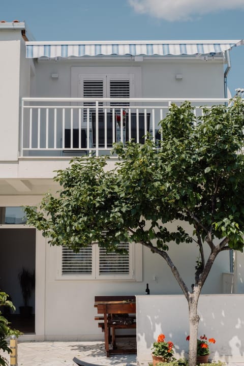 Property building, Day