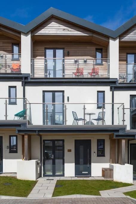 Luxury 3 floor Town House by Tolcarne Beach House in Newquay