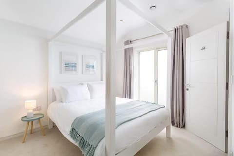 Luxury 3 floor Town House by Tolcarne Beach House in Newquay