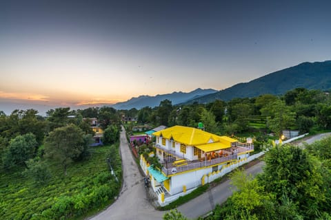 Property building, Day, Natural landscape, Bird's eye view, Mountain view, Sunset