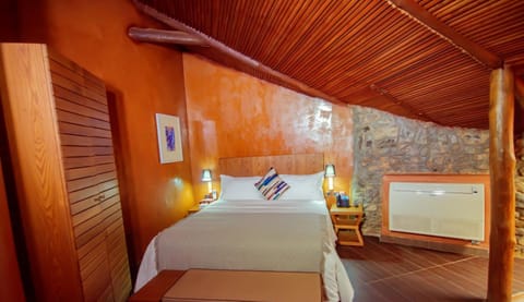 Toilet, Bed, Bedroom
