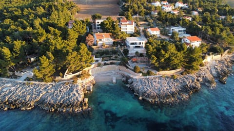 Staff, Bird's eye view, Beach, Location