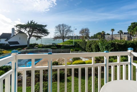Balcony/Terrace, Garden view
