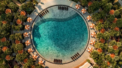 Restaurant/places to eat, Bird's eye view, Swimming pool, Swimming pool, sunbed