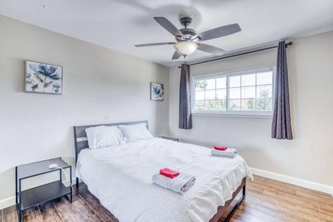 Bed, Bedroom, fireplace, towels