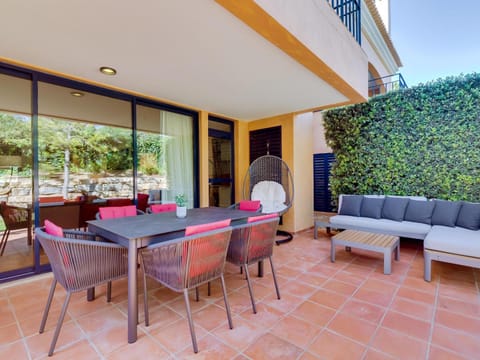 Patio, Off site, Day, Balcony/Terrace, Dining area