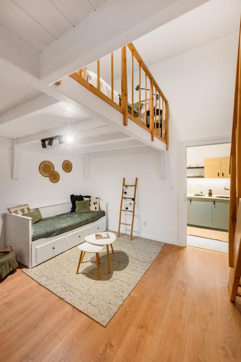 Bed, Living room