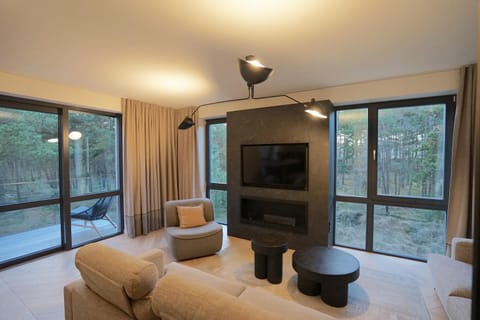 Communal lounge/ TV room, Natural landscape, View (from property/room), Balcony/Terrace, Garden view, flat iron