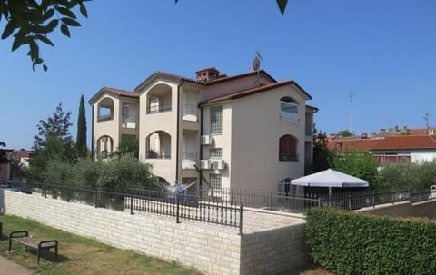 Property building, Facade/entrance, Off site