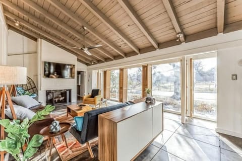 301 Rochelle House in Irving