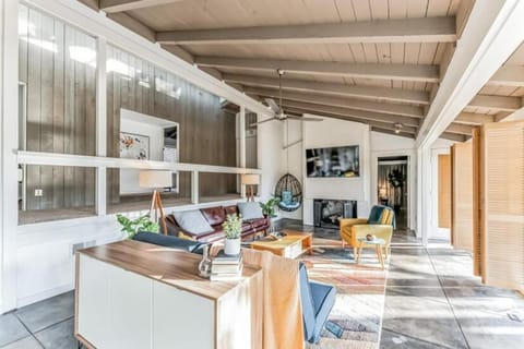 301 Rochelle House in Irving