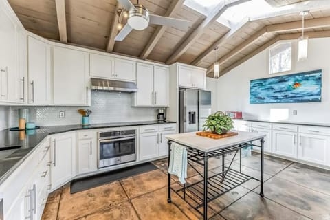 301 Rochelle House in Irving