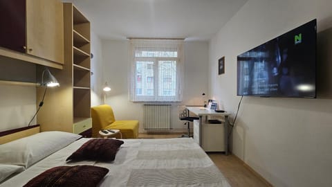Bed, TV and multimedia, Seating area, Bedroom, wardrobe